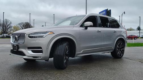 2024 Volvo XC90 B5 Plus