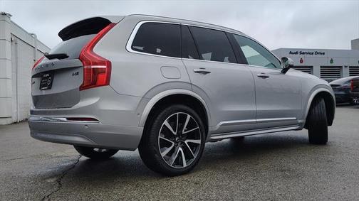 2024 Volvo XC90 B5 Plus