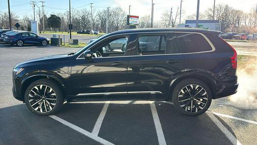 Onyx Black Metallic 2026 Volvo XC90 Plug-In Hybrid T8 Plus