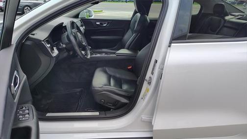 2020 Volvo S60 T5 Momentum