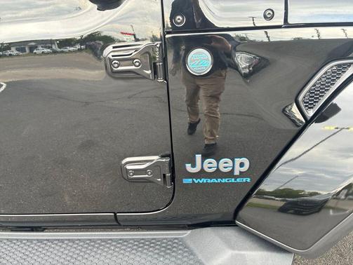 Black Clearcoat 2025 Jeep Wrangler 4xe Sahara
