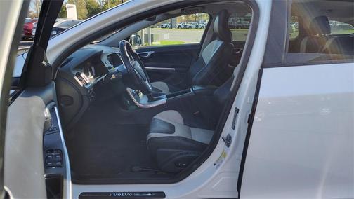 2018 Volvo V60 Cross Country T5 Platinum