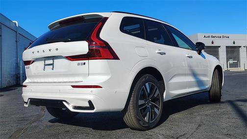 2026 Volvo XC60 B5 Plus