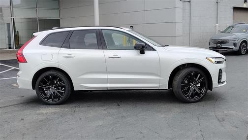 2026 Volvo XC60 B5 Ultra Black Edition
