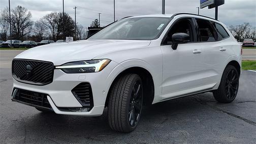 2026 Volvo XC60 B5 Ultra Black Edition