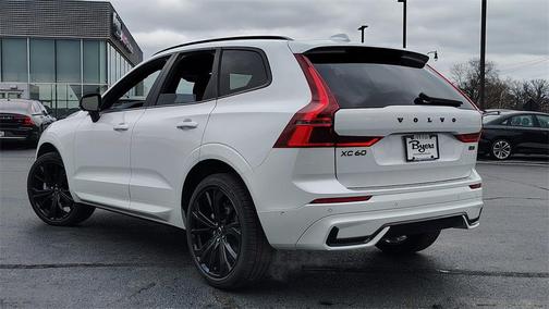 2026 Volvo XC60 B5 Ultra Black Edition