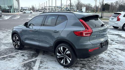 2023 Volvo XC40 B5 Plus Dark Theme