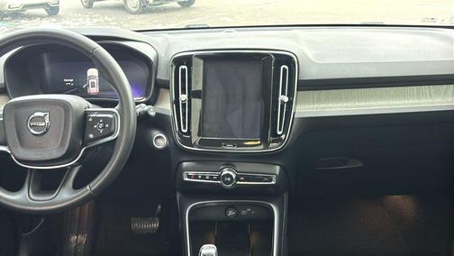 2023 Volvo XC40 B5 Plus Dark Theme