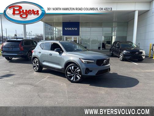 2023 Volvo XC40 B5 Plus Dark Theme