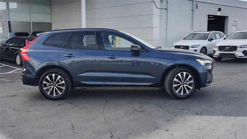 2025 Volvo XC60 B5 Plus