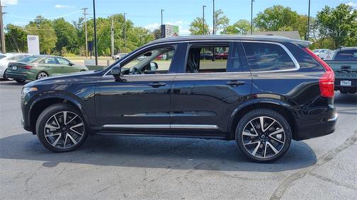2024 Volvo XC90 B5 Plus