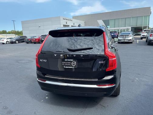 2024 Volvo XC90 B5 Plus