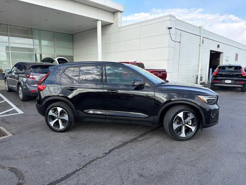 Onyx Black 2026 Volvo XC40 B5 Plus