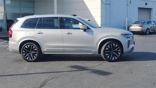 2025 Volvo XC90 B5 Plus