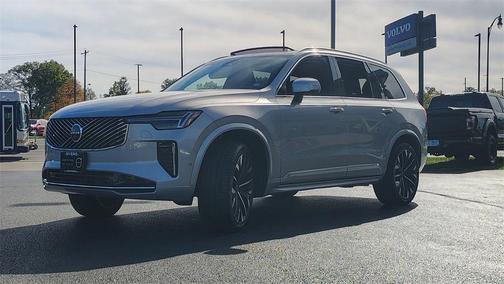 2025 Volvo XC90 B5 Plus