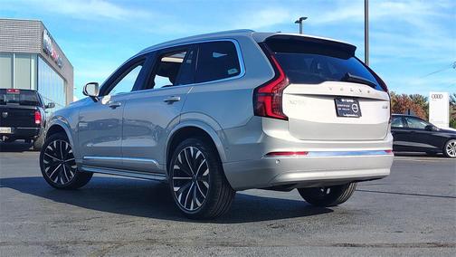 2025 Volvo XC90 B5 Plus