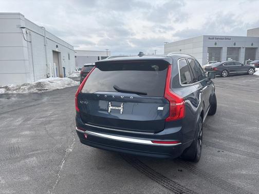 2024 Volvo XC90 Recharge Plug-In Hybrid T8 Plus Bright Theme 7 Passenger