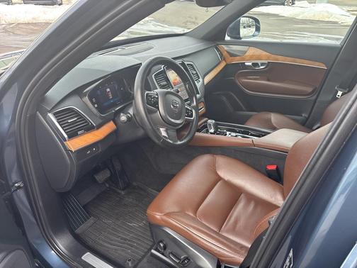 2024 Volvo XC90 Recharge Plug-In Hybrid T8 Plus Bright Theme 7 Passenger