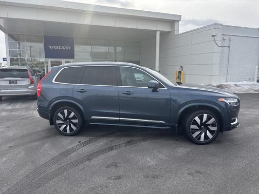 2024 Volvo XC90 Recharge Plug-In Hybrid T8 Plus Bright Theme 7 Passenger