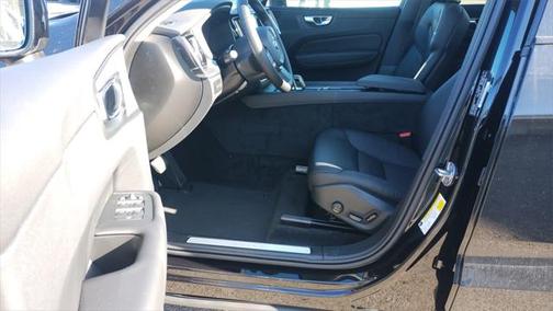 2025 Volvo XC60 Plug-In Hybrid T8 Core