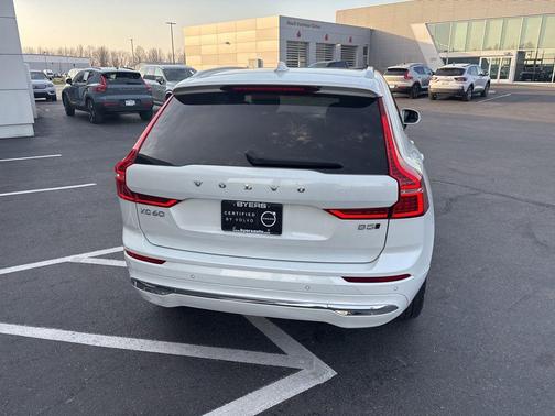Crystal White Metallic 2023 Volvo XC60 B5 Plus Bright Theme