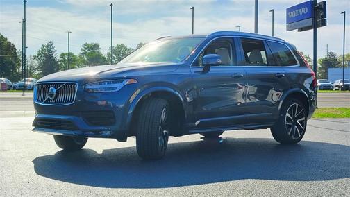 2022 Volvo XC90 T6 Momentum