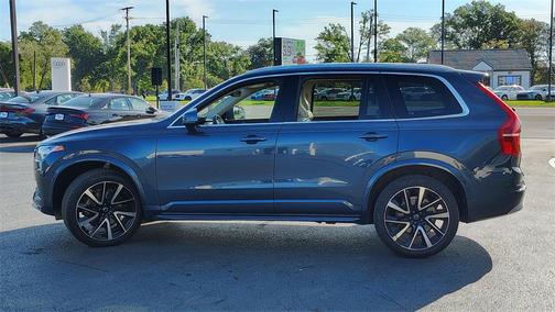 2022 Volvo XC90 T6 Momentum