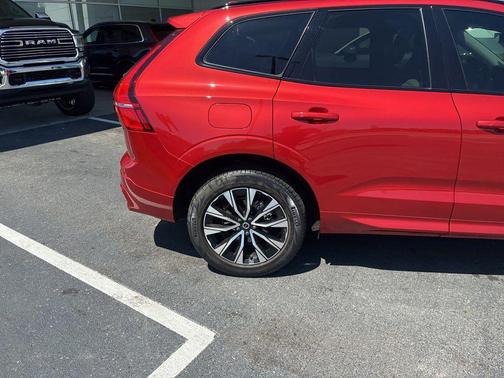 Fusion Red Metallic 2024 Volvo XC60 B5 Core