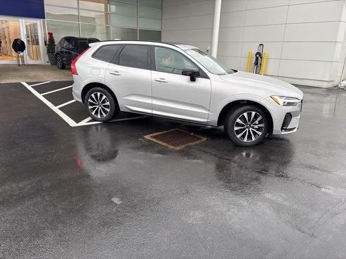 2025 Volvo XC60 B5 Plus