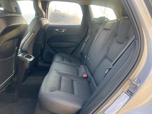 2025 Volvo XC60 B5 Plus