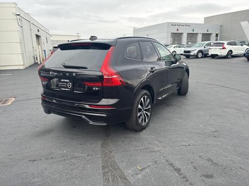 2025 Volvo XC60 B5 Plus