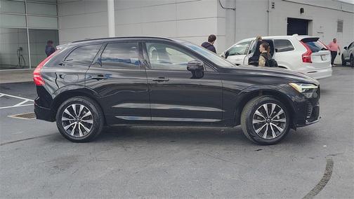 2025 Volvo XC60 B5 Plus