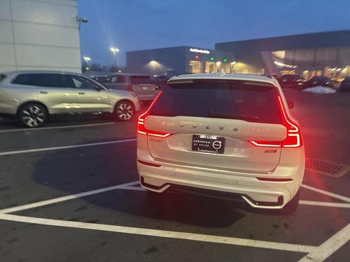2023 Volvo XC60 B5 Plus Dark Theme