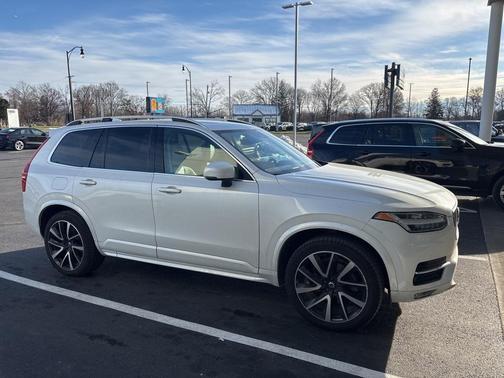 2019 Volvo XC90 T6 Momentum