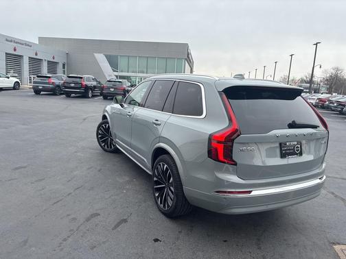 2025 Volvo XC90 B6 Plus 7-Seater