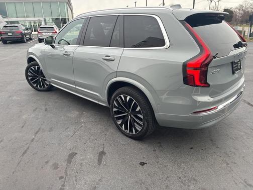 2025 Volvo XC90 B6 Plus 7-Seater