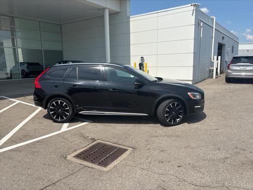 2016 Volvo V60 Cross Country T5 Platinum