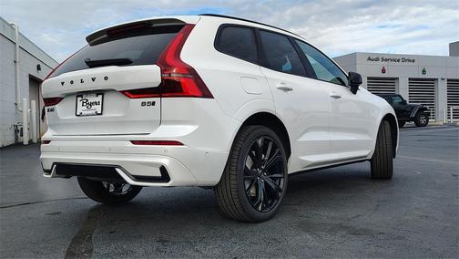 2026 Volvo XC60 B5 Ultra Black Edition