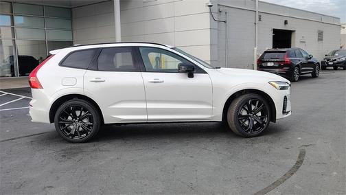 2026 Volvo XC60 B5 Ultra Black Edition