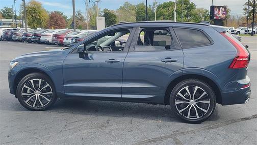 2025 Volvo XC60 B5 Plus