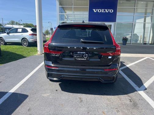 Onyx Black Metallic 2024 Volvo XC60 Recharge Plug-In Hybrid T8 Core Dark Theme
