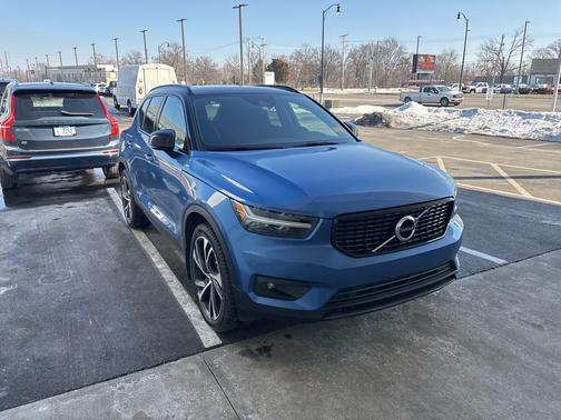 2020 Volvo XC40 T5 R-Design