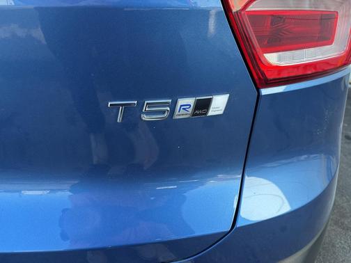 2020 Volvo XC40 T5 R-Design