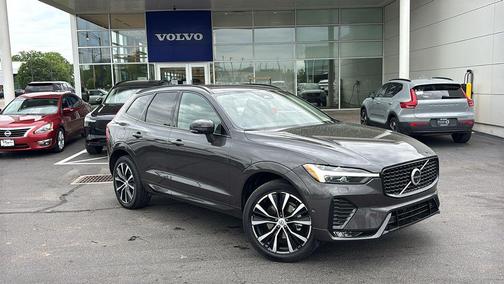 Platinum Gray Metallic 2025 Volvo XC60 B5 Plus