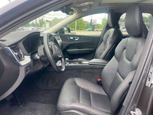 Platinum Gray Metallic 2025 Volvo XC60 B5 Plus