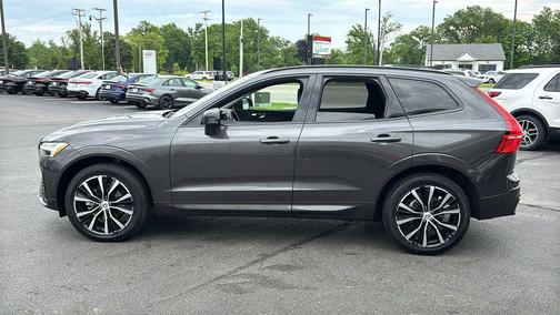 Platinum Gray Metallic 2025 Volvo XC60 B5 Plus
