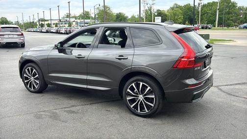 Platinum Gray Metallic 2025 Volvo XC60 B5 Plus