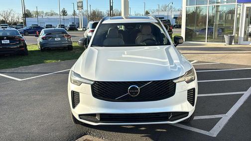 Crystal White Pearl 2026 Volvo XC90 B6 Ultra