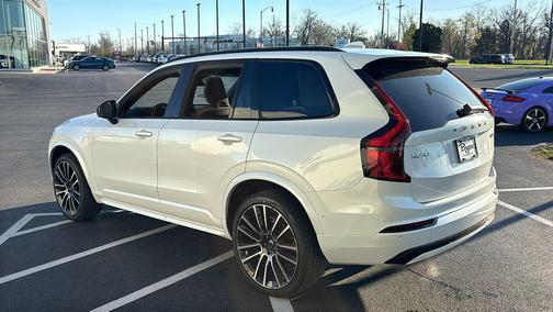 Crystal White Pearl 2026 Volvo XC90 B6 Ultra