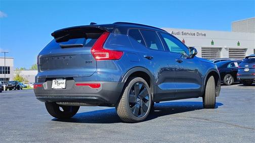 2026 Volvo XC40 B5 Ultra Black Edition